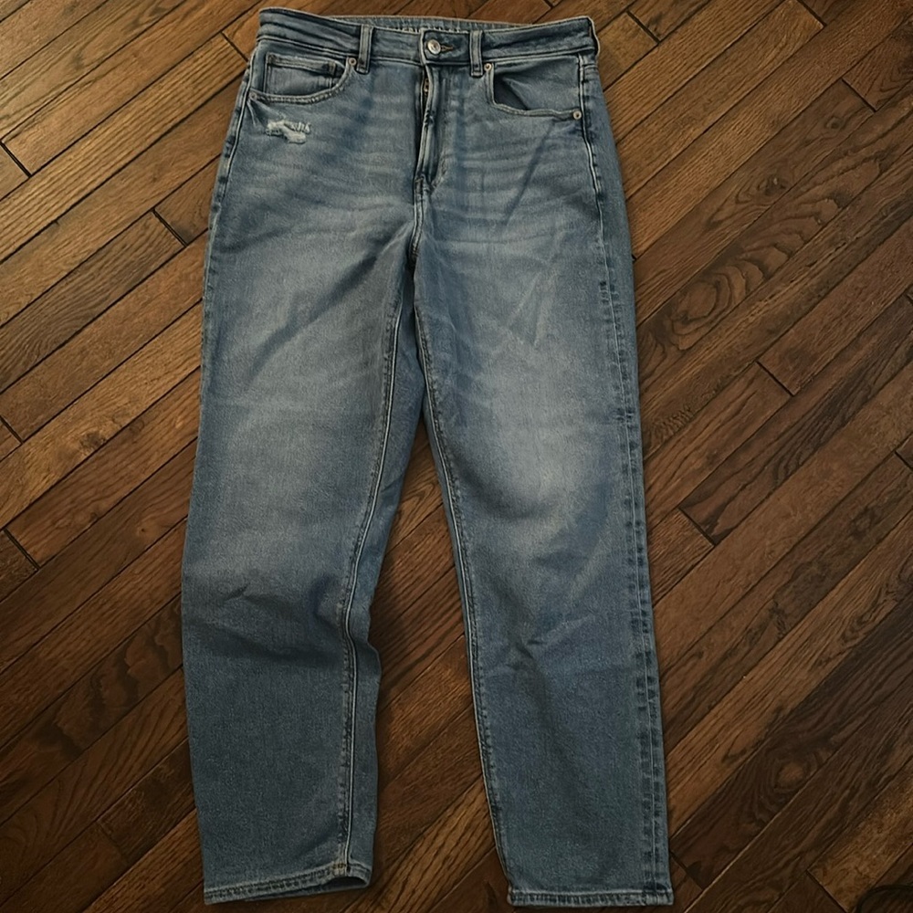 Women’s 8 regular American eagle mom jeans